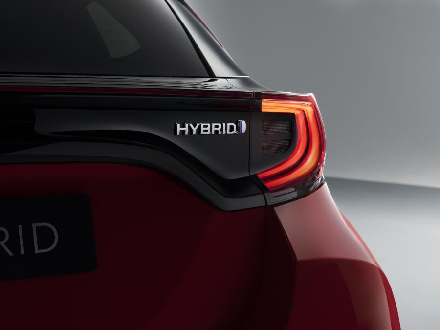 Детали экстерьера Toyota Yaris Hybrid 2020 года  (WW) (фото 3 из 111)